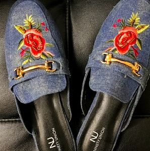 ❤ A Pair of Embroidered Blue Mules Size 11